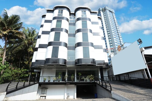 Capital O 10611 Hotel Malabar Illam