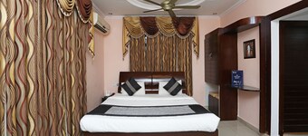 OYO 8672 Hotel Friends