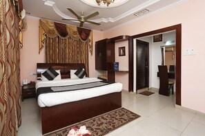 Double or Twin Room | Desk, free WiFi, bed sheets - OYO 8672 Hotel Friends (Haldwani)