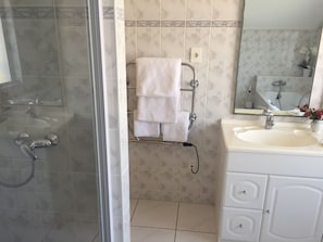 Bathroom - Oceanview Suite (Swakopmund)