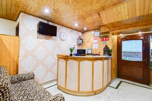 Reception - OYO 10692 Hotel Shubham (Shimla)