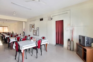 Dining - OYO 20008 SilverKey Madhapur (Hyderabad)