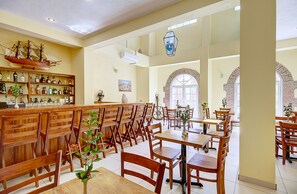 Breakfast, lunch, dinner served; local and international cuisine 