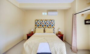 Room | In-room safe, desk, free WiFi - L'auberge du Vieux Port (Jacmel)