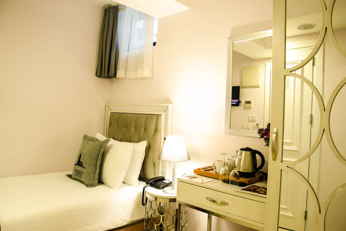 Basement Economy Single Room, Non Smoking | Lakens van Egyptisch katoen, luxe beddengoed, een minibar