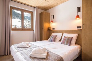 Individuell dekoriert, individuell eingerichtet, schallisolierte Zimmer