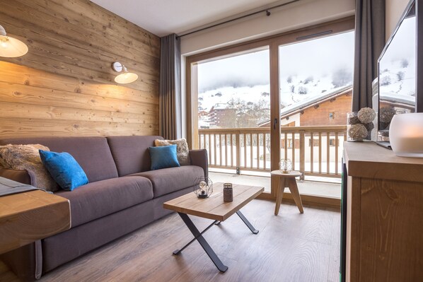 Flat-screen TV, heated floors