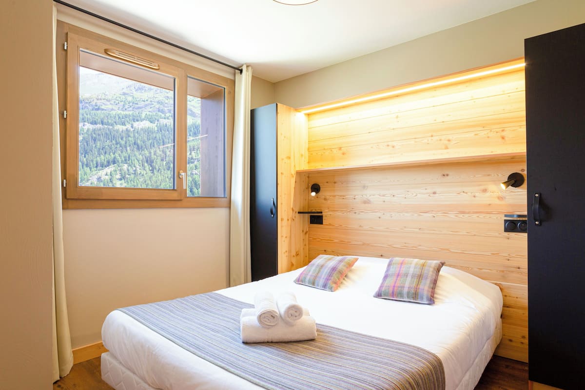 1 bedroom, soundproofing, free cots/infant beds, free WiFi