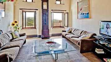 Appartement, 3 chambres | Salle de séjour