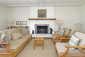 平房, 3 間臥室, 海濱 | 客廳 | 平面電視、壁爐