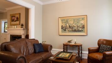 Téléviseur à écran plat de 40 po avec télévision par câble, téléviseur