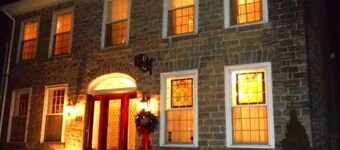Sir Isaac Brock B&B Luxury Suites