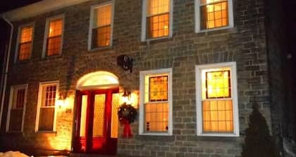 Sir Isaac Brock B&B Luxury Suites