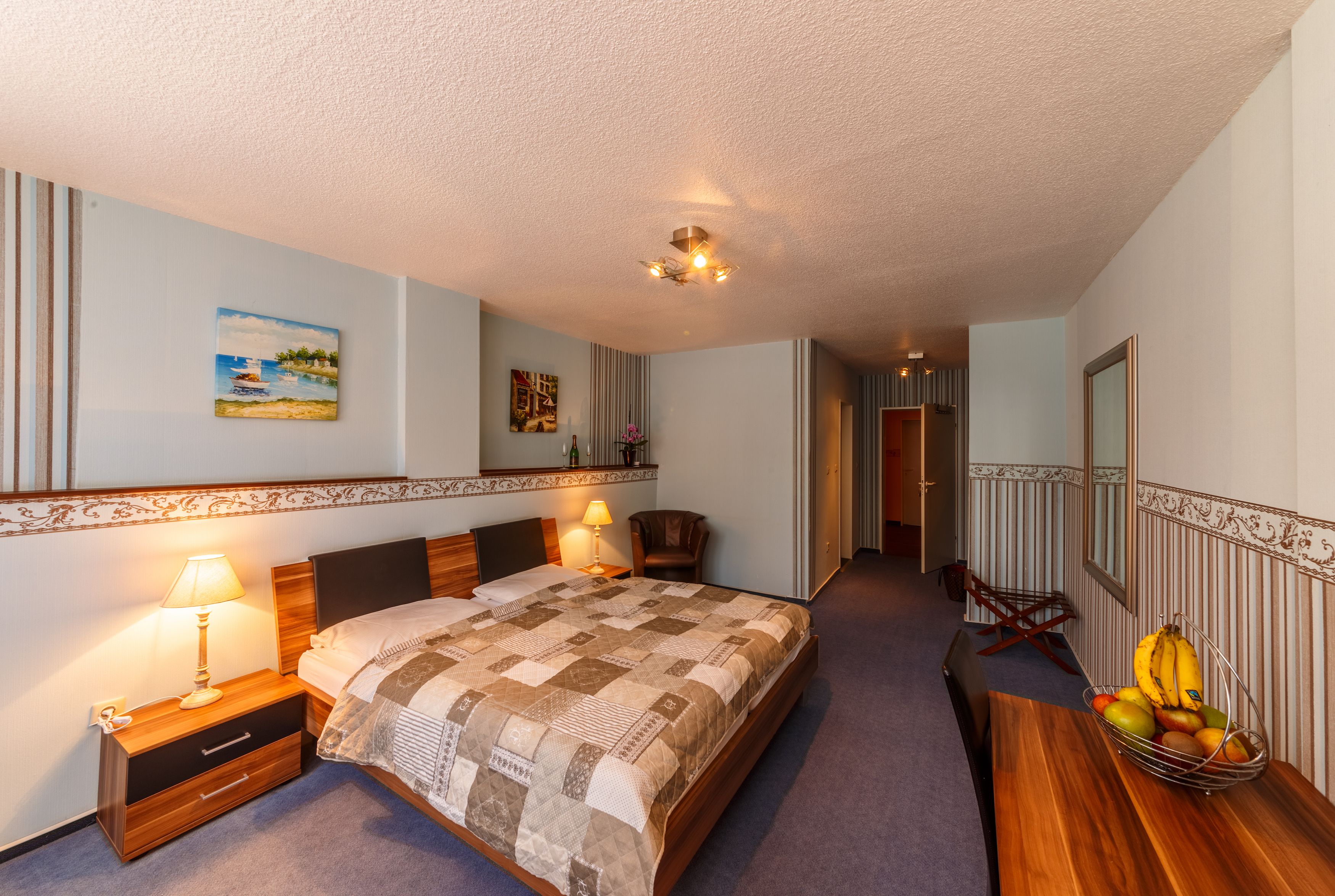 standard double room | desk, free wifi, bed sheets