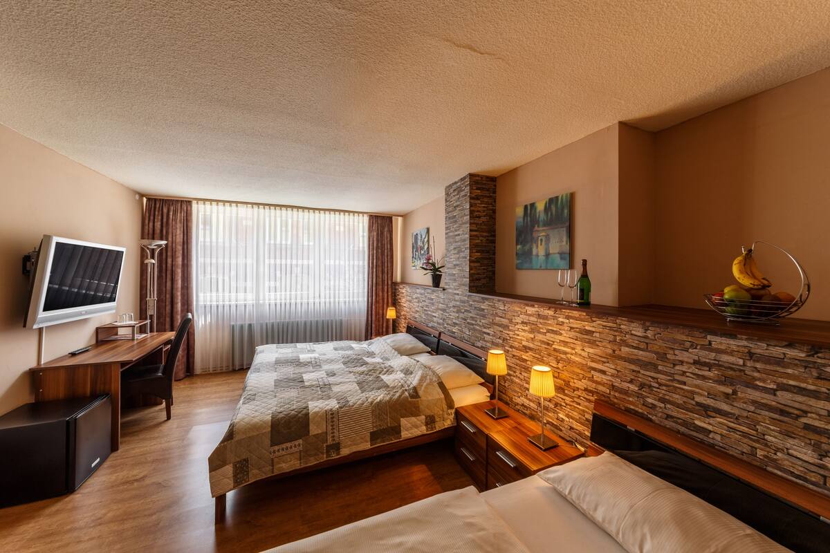 triple room | desk, free wifi, bed sheets