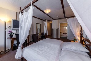 Desk, free WiFi, bed sheets - CityHotel Stolberg (Stolberg)