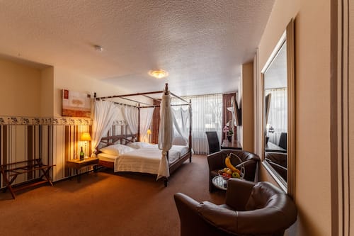 Comfort Double Room | Desk, free WiFi, bed sheets