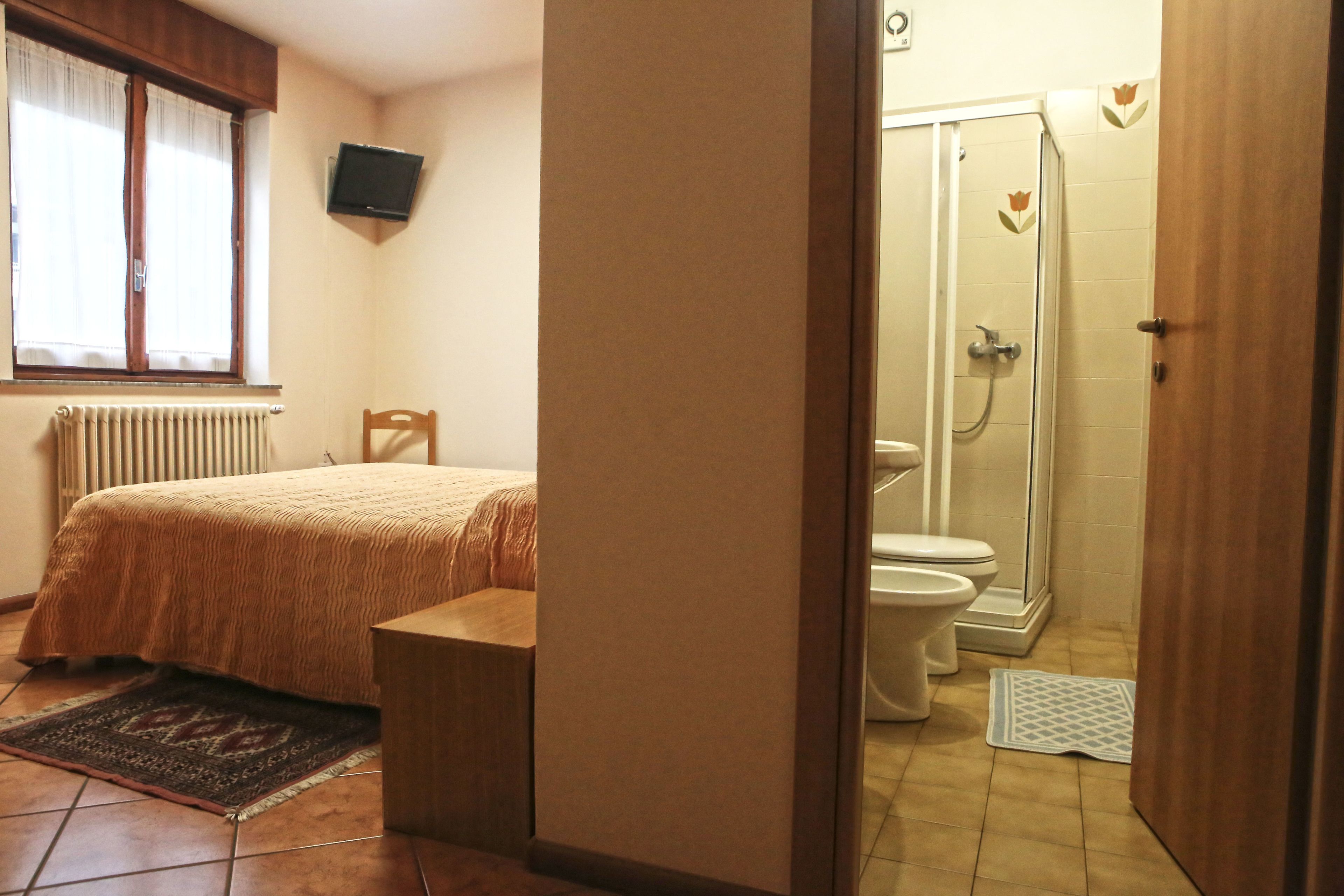 double room, mountain view | down duvets, desk, cots/infant beds, free wifi