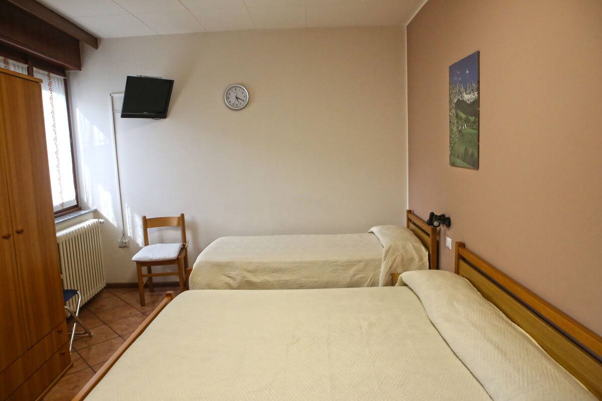 Triple Room, Mountain View | Down comforters, desk, cribs (surcharge), WiFi (free)