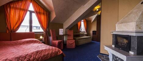 ميني بار ومكتب وتجهيزات عازلة للصوت وأسرّة أطفال/رضّع (مجانًا)