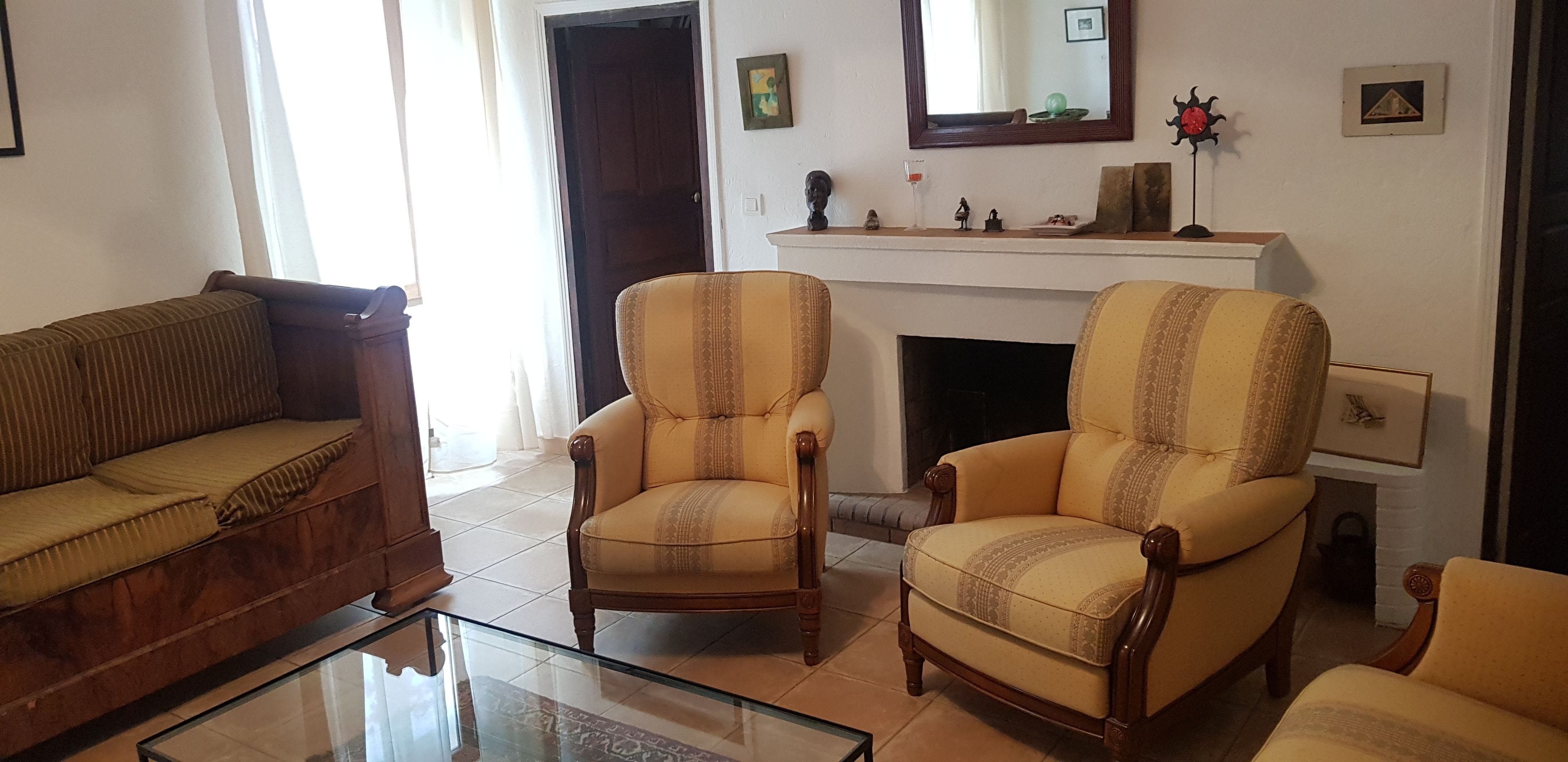 Suite Keluarga, 2 kamar tidur, Bebas Asap Rokok, pemandangan lembah (Bianca) | Ruang keluarga | TV layar datar