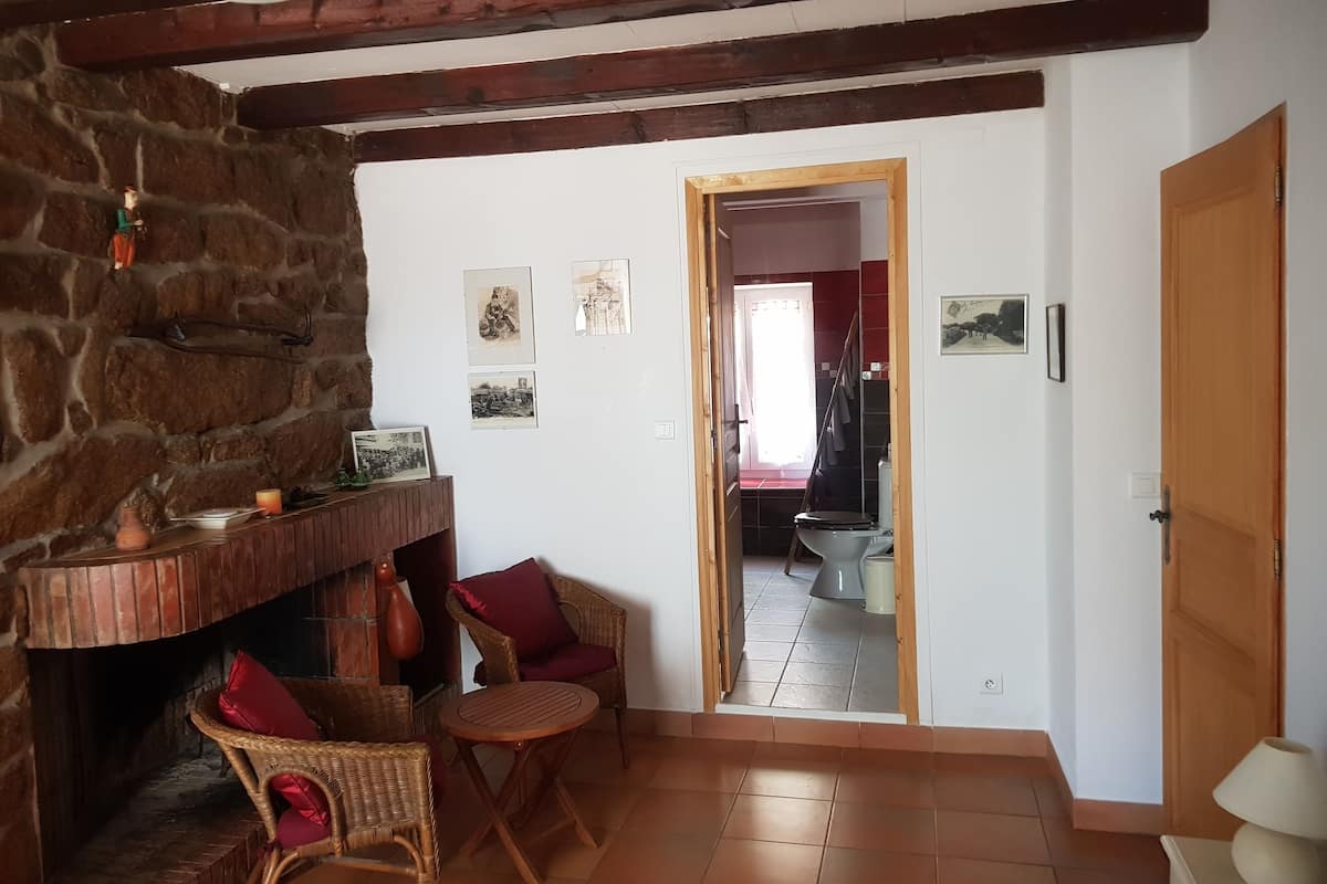 Double Room, Accessible, Non Smoking (Tragulina) | Premium bedding, individually decorated, individually furnished