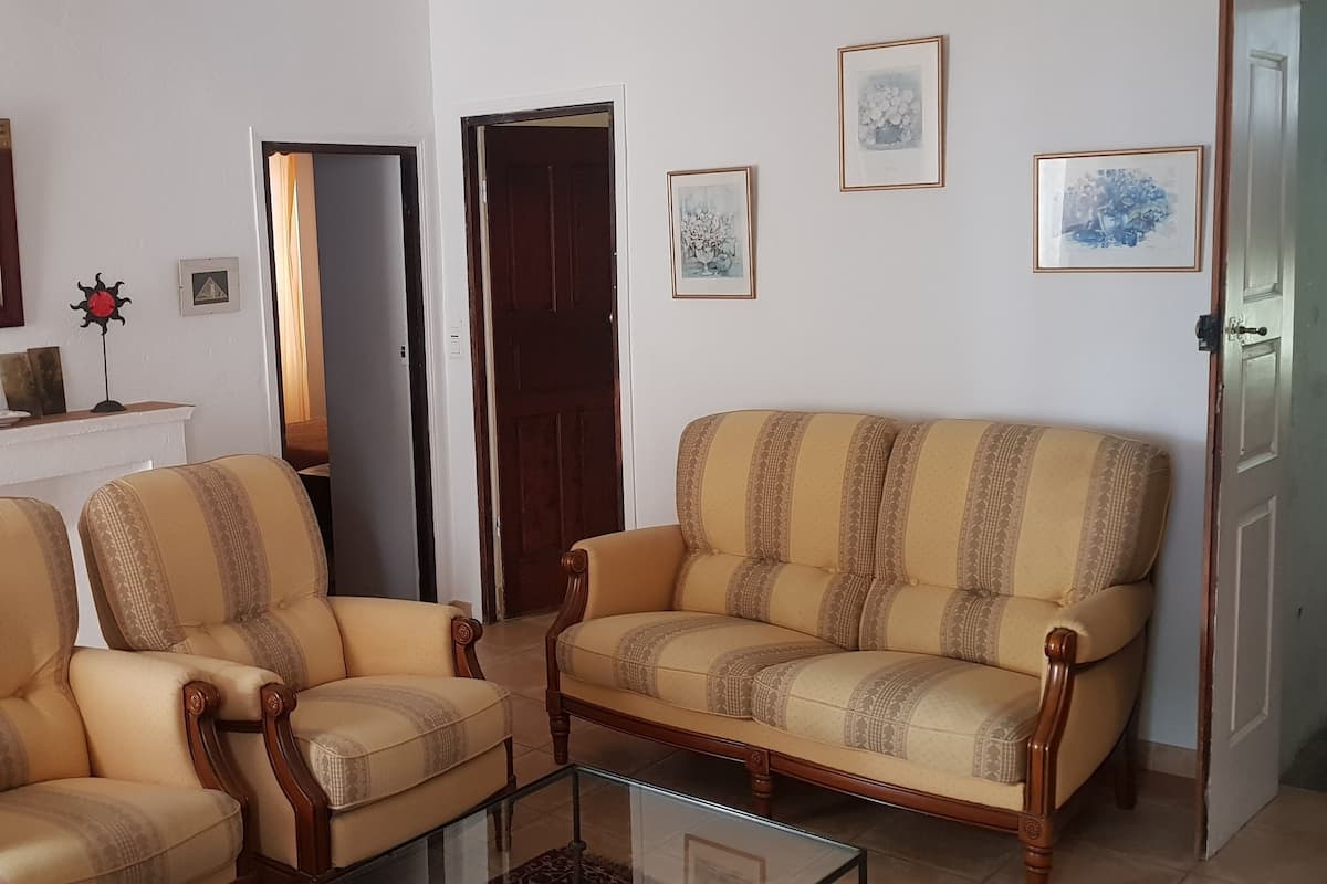 Suite familiar, 2 habitaciones, para no fumadores, vista al valle (Bianca) | Sala de estar | Televisión de pantalla plana