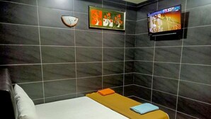 Double Room | Desk, WiFi (free) - Silver Sky Hotel (Batu Caves)