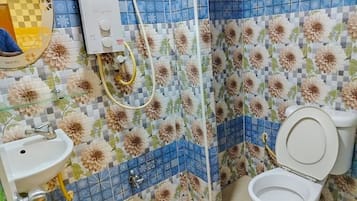 雙人房 | 浴室 | 淋浴設備、免費梳洗用品、提供毛巾