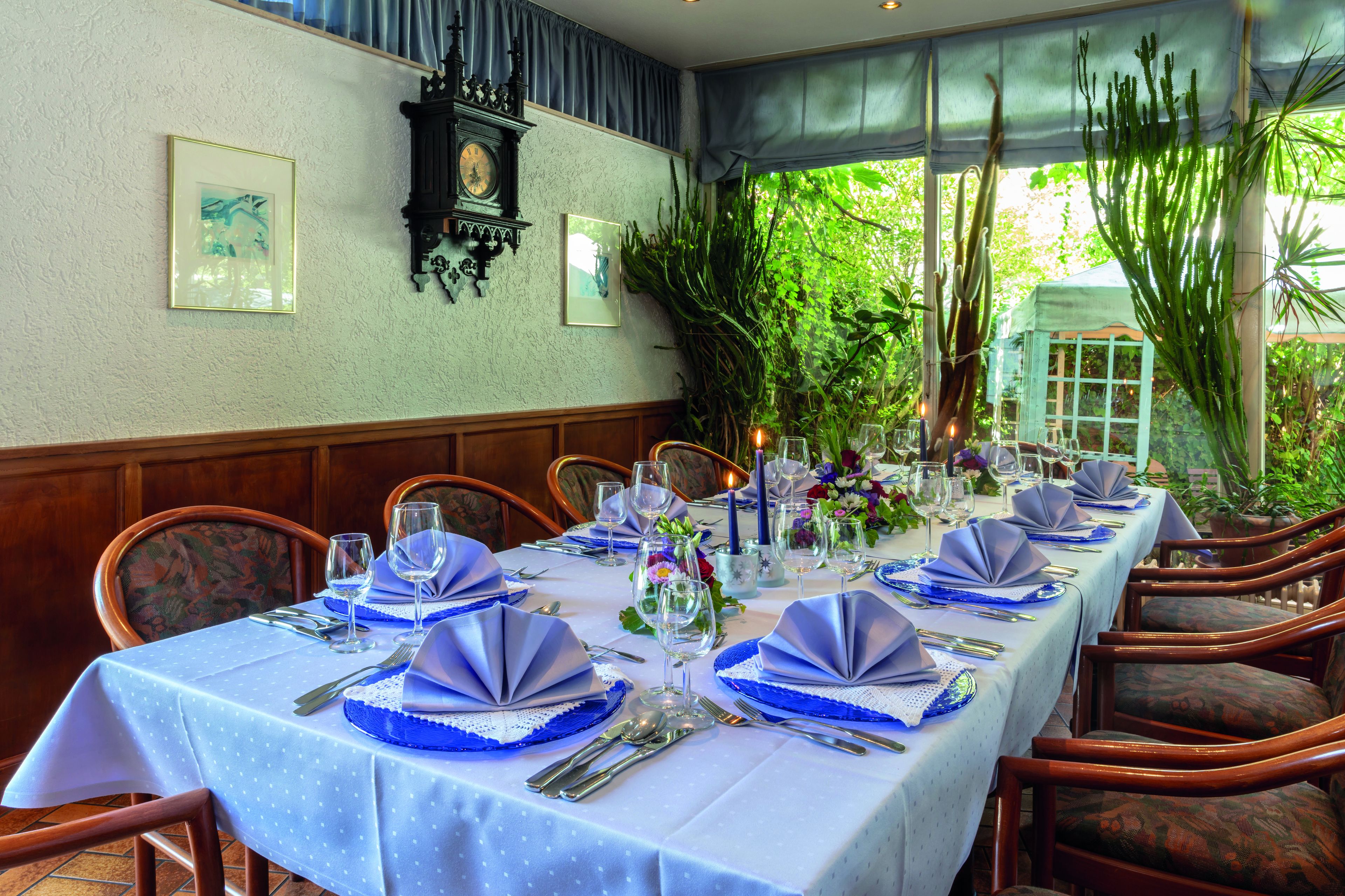 breakfast and dinner served, german cuisine