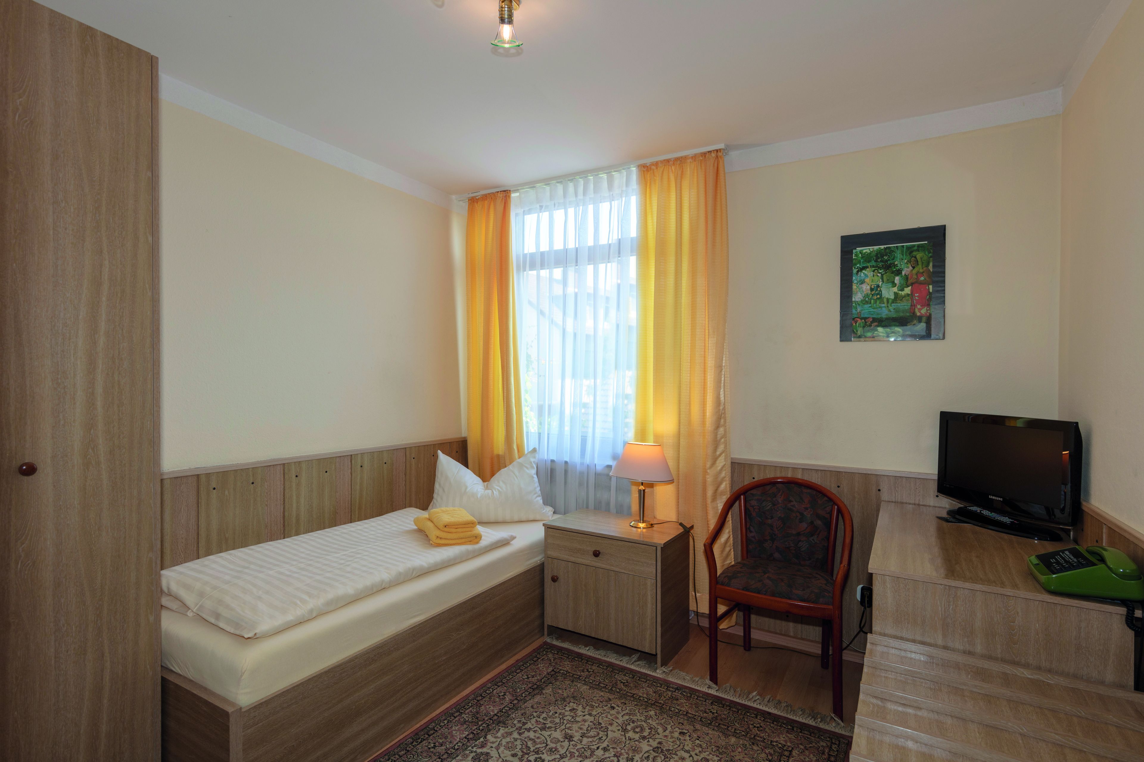 single room | free wifi