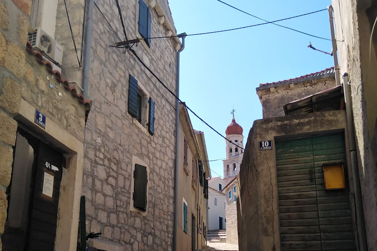 إطلالة على الشارع