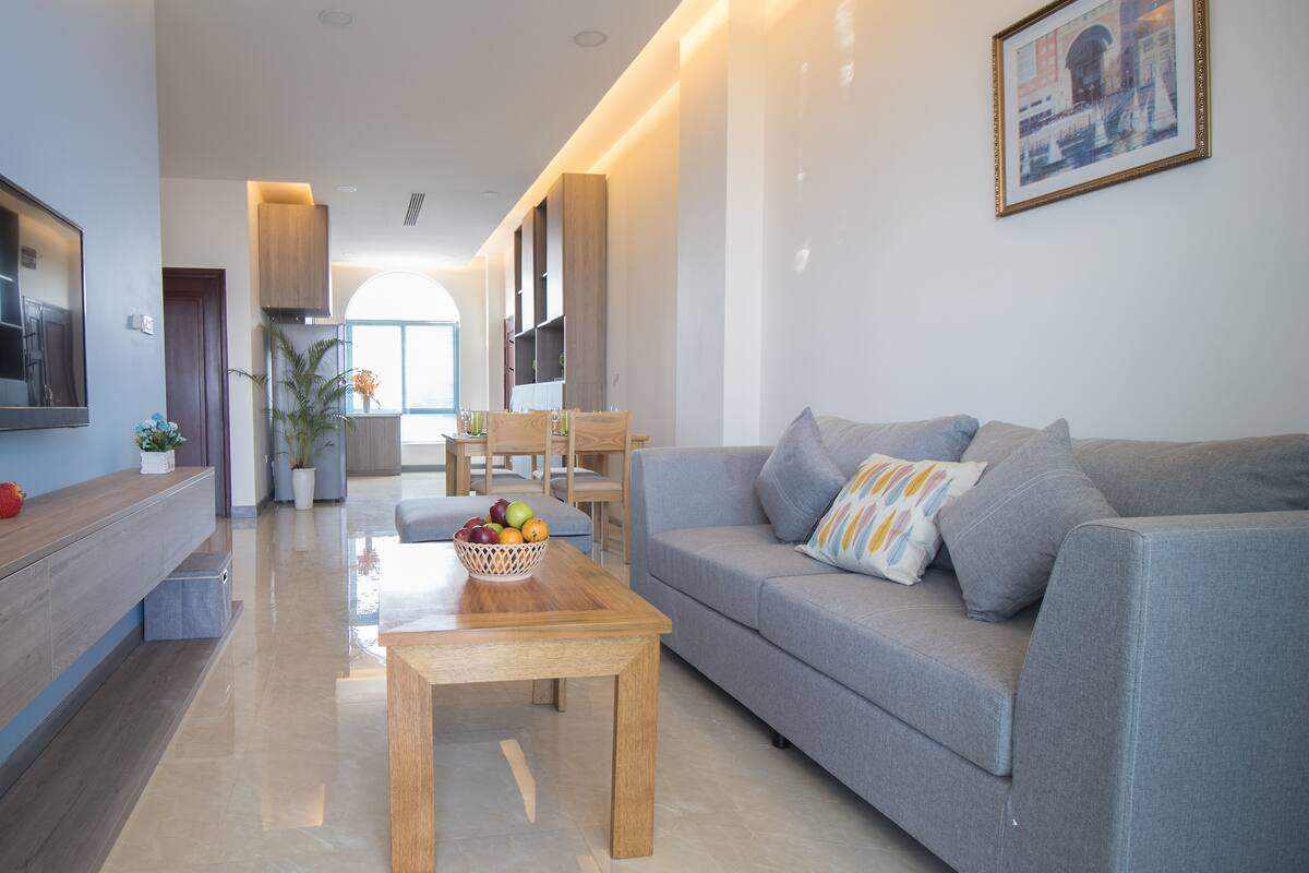 Premium Suite, 2 Bedrooms, Park View | Ruang tamu | 32 inci televisyen skrin rata dengan kabel, TV 