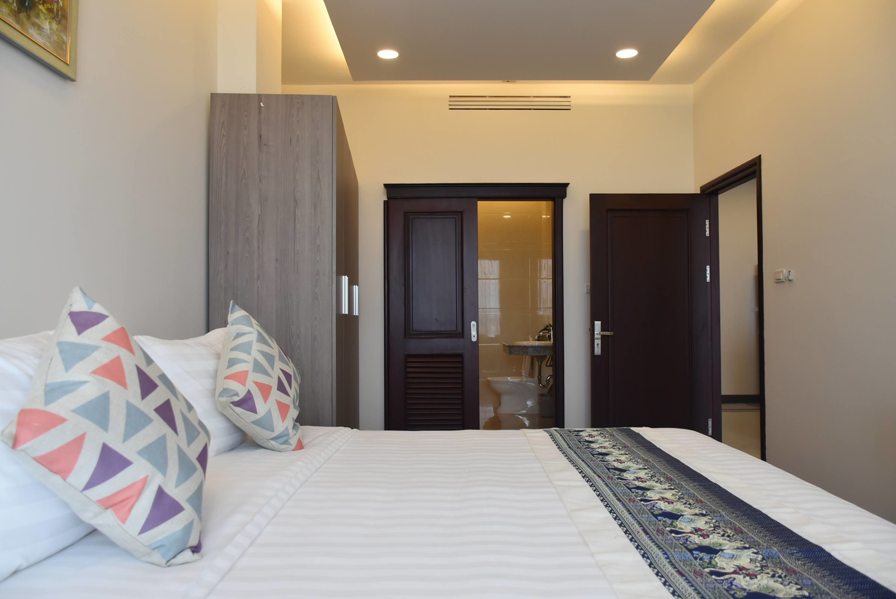 superior suite, 1 bedroom, park view | in-room safe, blackout curtains, free wifi