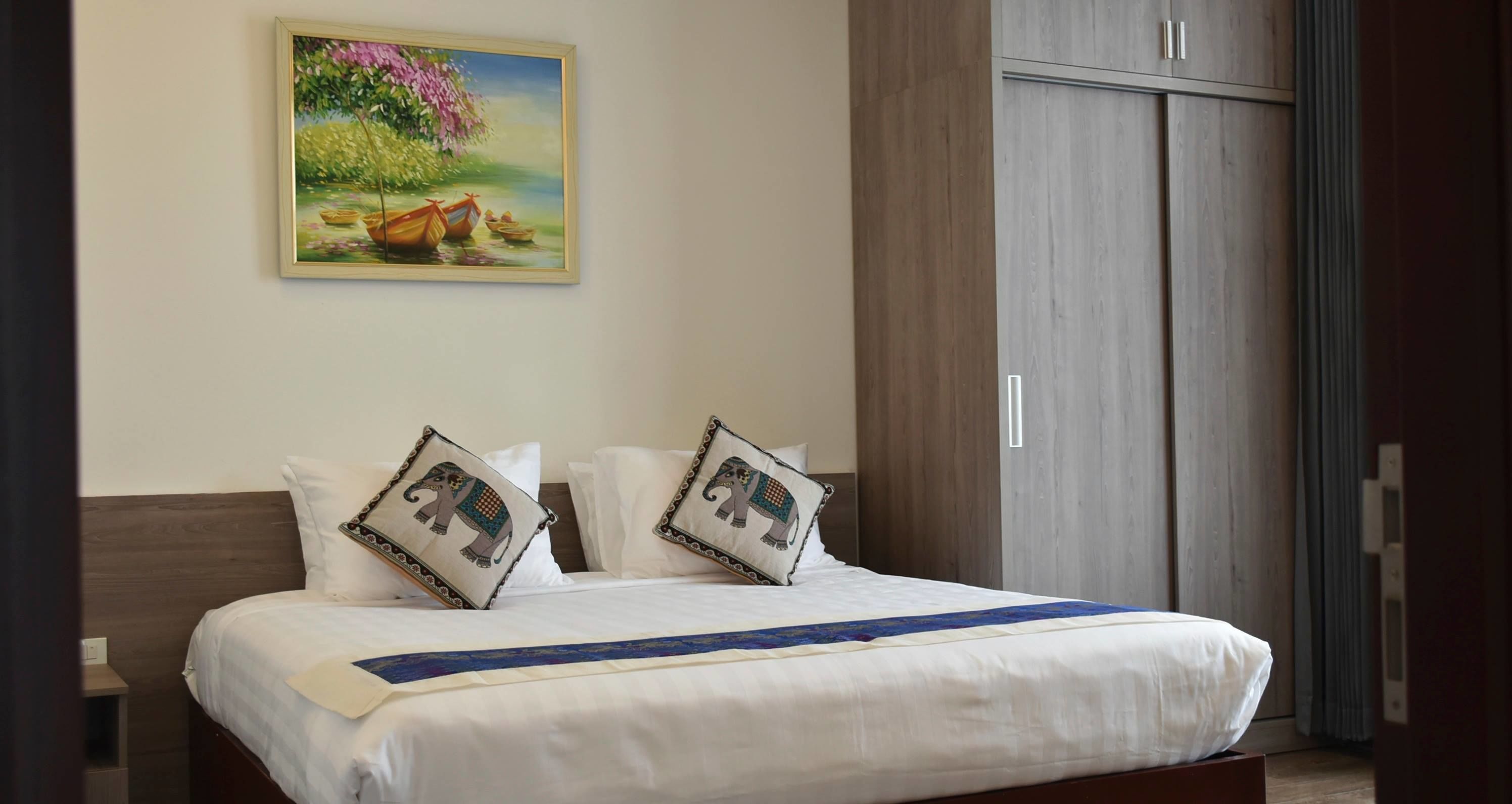 premium suite, 2 bedrooms, park view | in-room safe, blackout curtains, free wifi