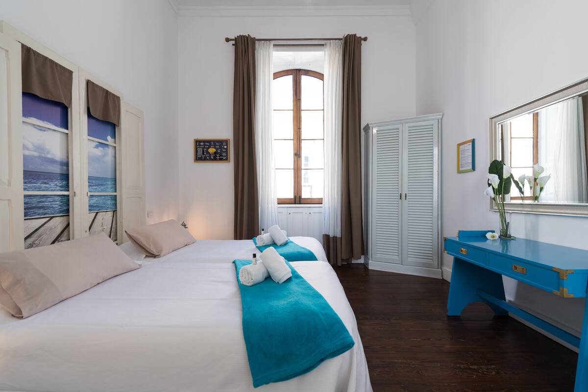 Twin Room, Shared Bathroom, City View | Desk, blackout curtains, iron/ironing board (on request)