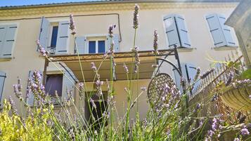 Bagian depan properti