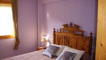 Quadruple Room, Mountain View | Desk, blackout drapes, rollaway beds, free WiFi