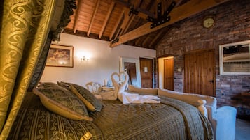 Suite (Bridal) | Desk, blackout curtains, iron/ironing board, free WiFi