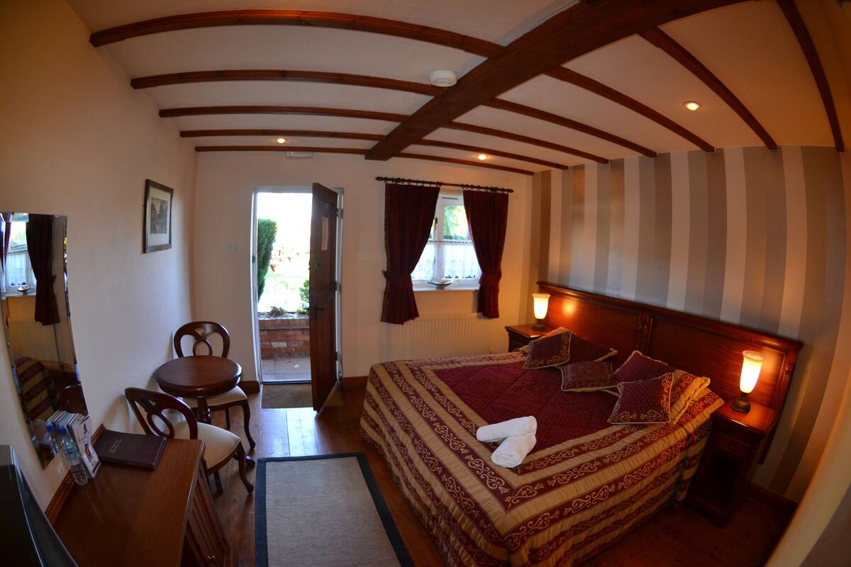 Double Room | Desk, blackout drapes, iron/ironing board, WiFi (free)