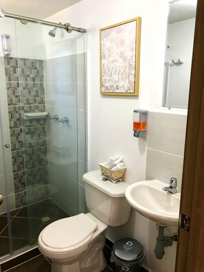 淋浴设施、毛巾