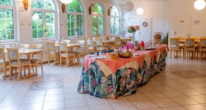 Hotel Schlosshof