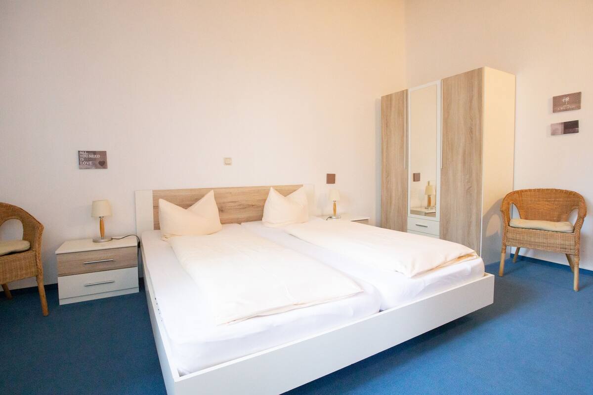 classic room, 1 queen bed, non smoking | 2 bedrooms, individually furnished, desk, free wifi