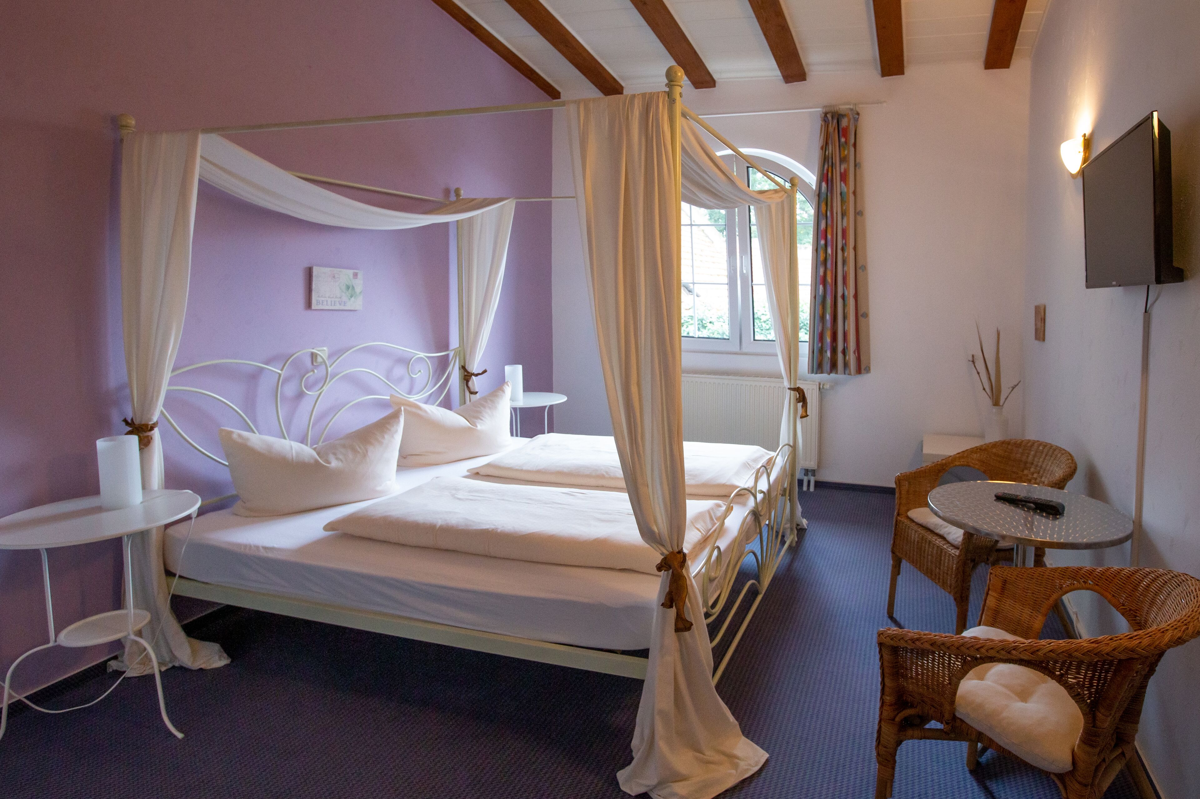 2 bedrooms, individually furnished, desk, free wifi