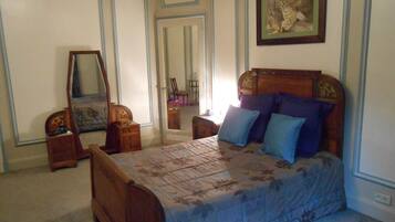 Chambre Quadruple Familiale | 1 chambre, literie de qualité supérieure, Wi-Fi gratuit, draps fournis
