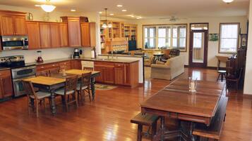 Rumah, 5 kamar tidur, menghadap pantai | Area keluarga | TV layar datar dan perapian