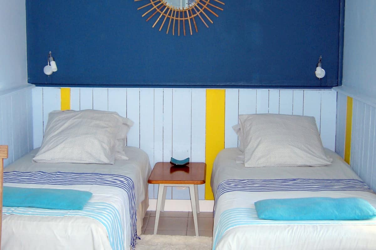 Twin Room (Ile d'Yeu) | Cribs (free), WiFi (free), bed sheets