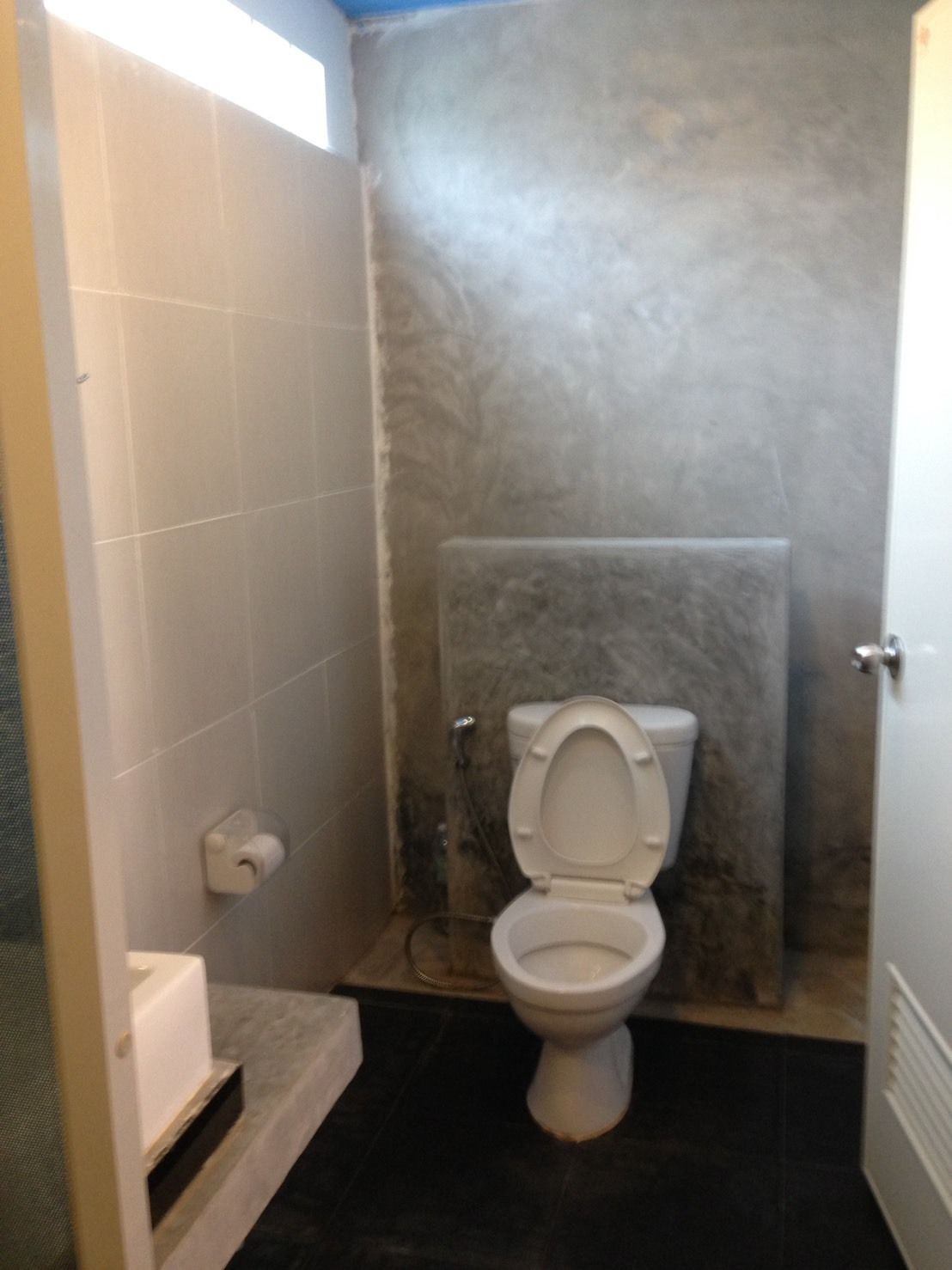 Double Room | Bathroom | Shower, free toiletries, towels