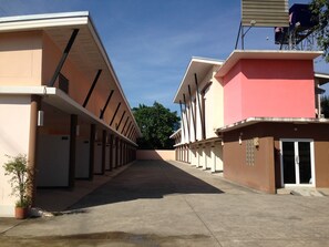 Free self-parking - U2 Inn (Hat Yai)