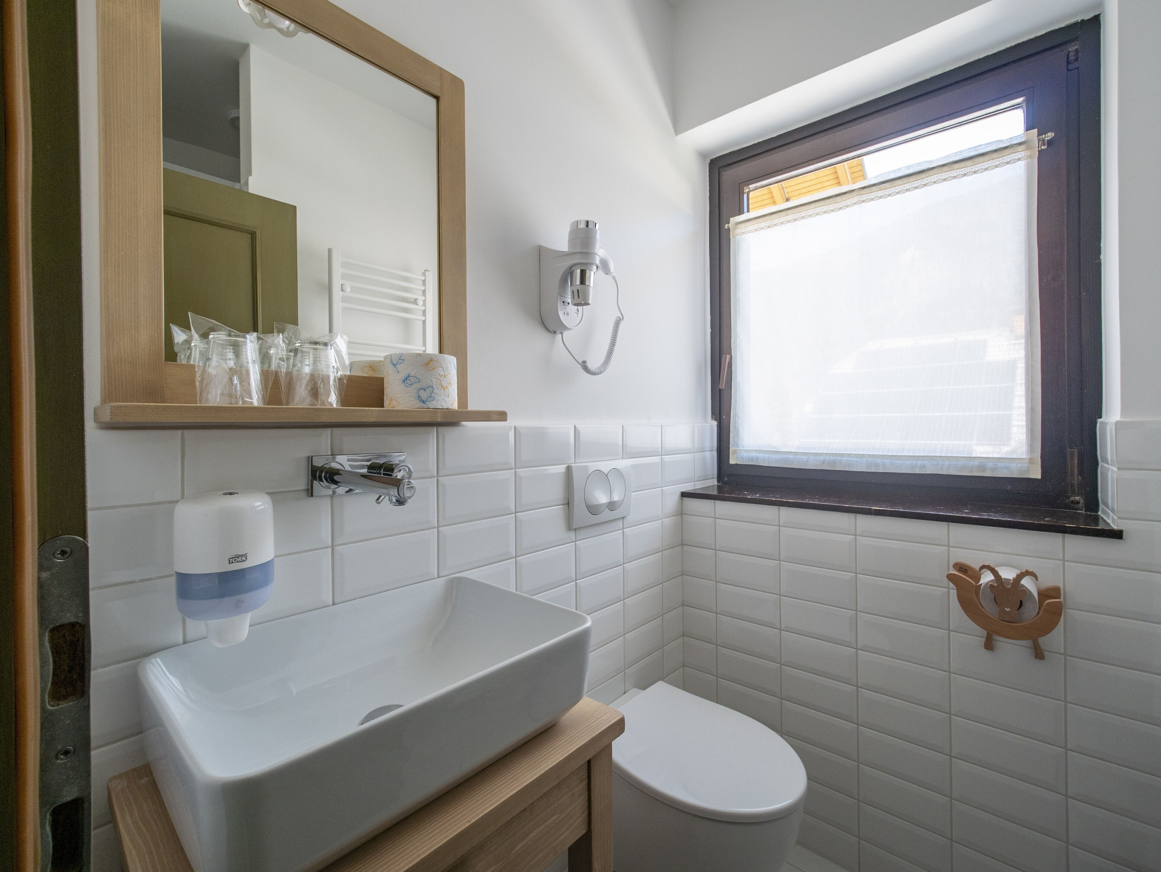 Berghi Hotel and Apartments